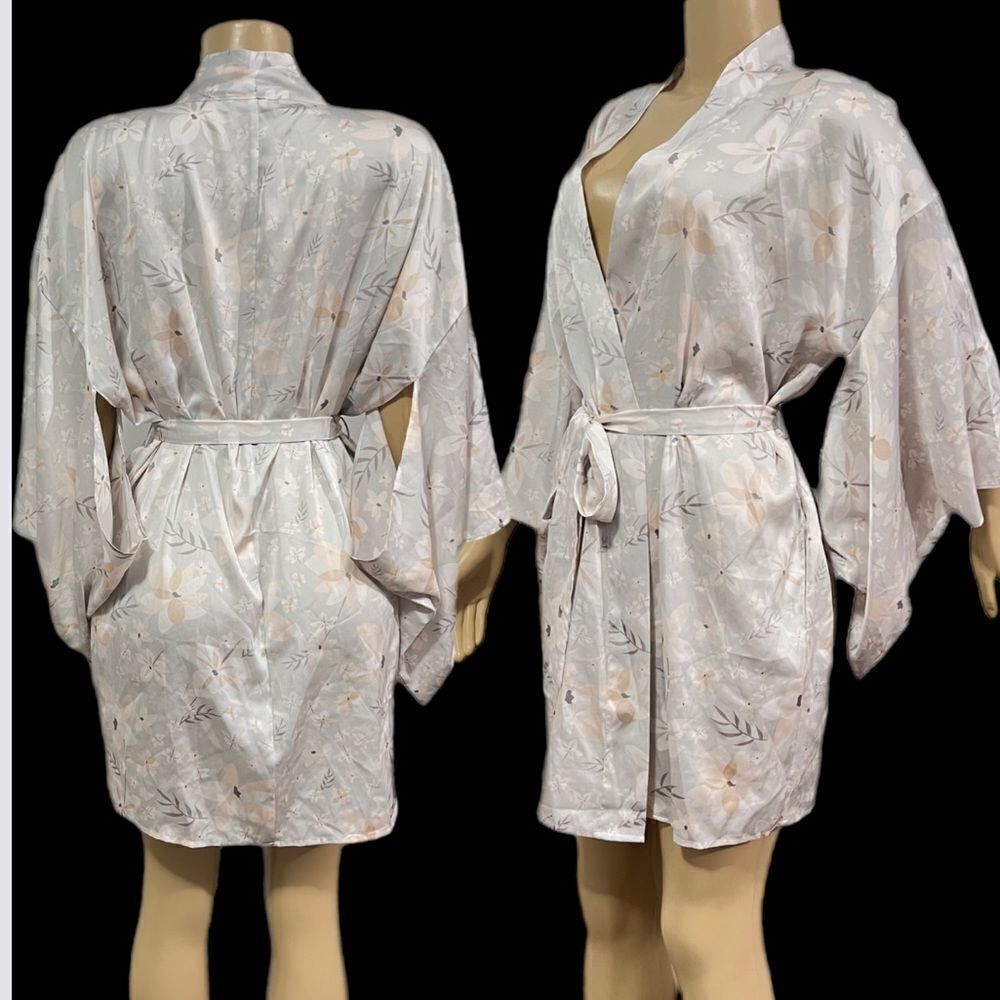 Victoria’s Secret Smooth Silky Satin Kimono Robe 3/4 sleeve multicolor Xs /S